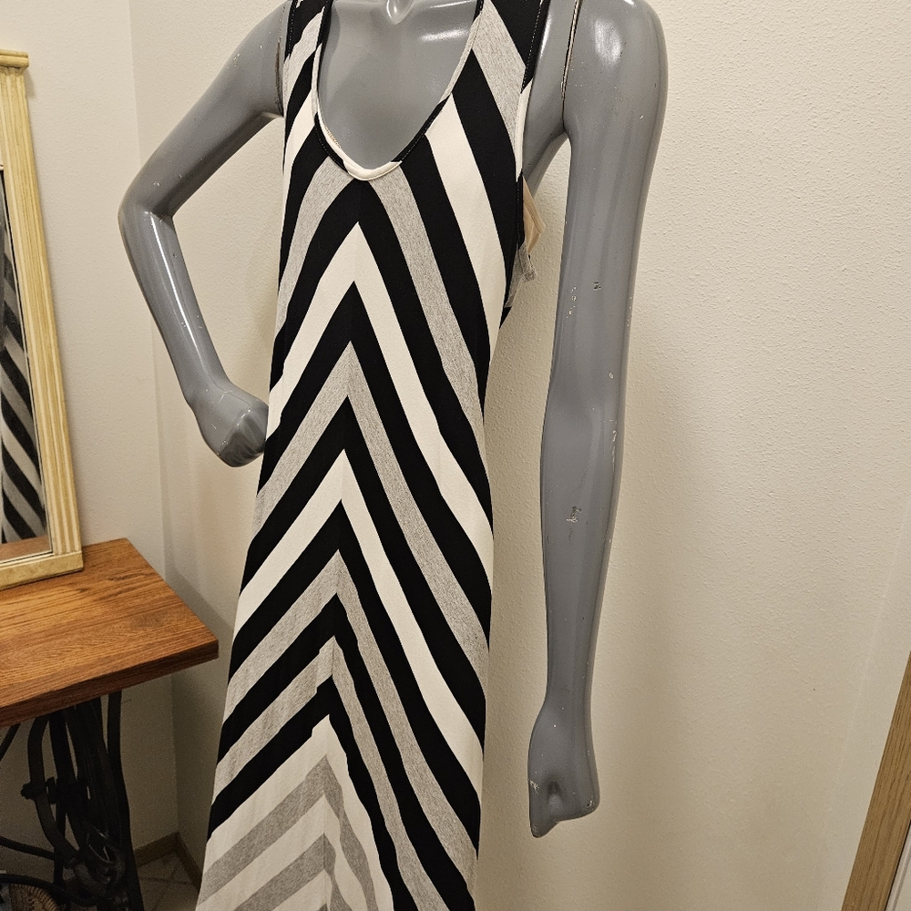 Chico's size 1 Hi-low Maxi Dress - Picture 4 of 7